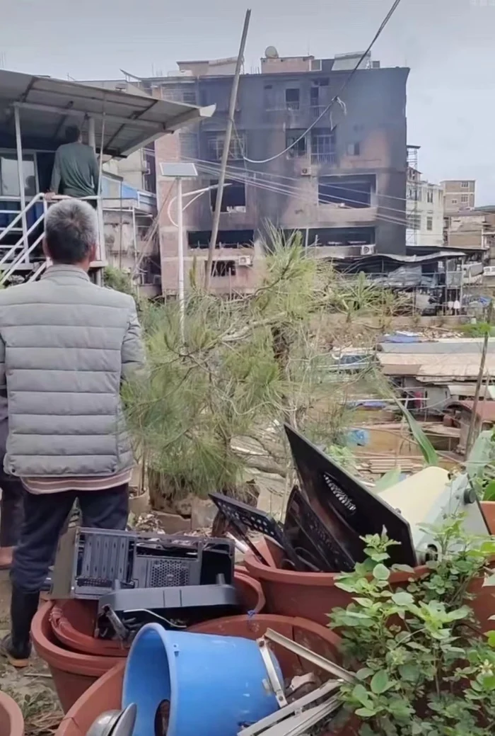 广西一店面起火致5死，附近商户：遇难者是一家人