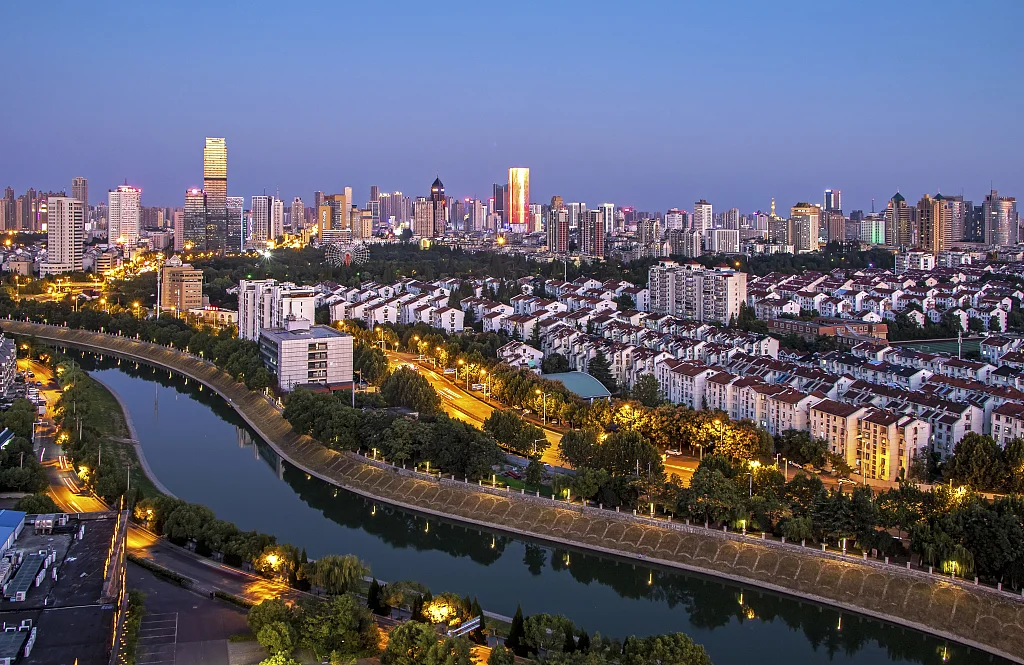 万亿城市常住人口变局：去年6城增加逾10万，合肥增量第一