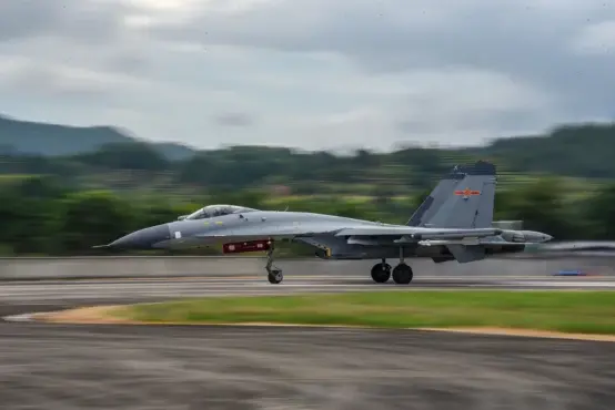 20架次解放军军机在台海周边活动，&ldquo;呈西、南、东三面包夹态势&rdquo;